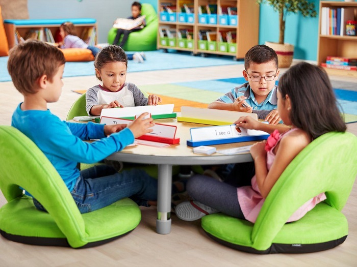 Students seating on flexible chairs