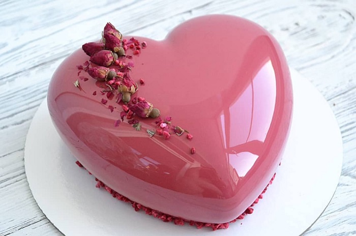 red heart shaped valentines cake 