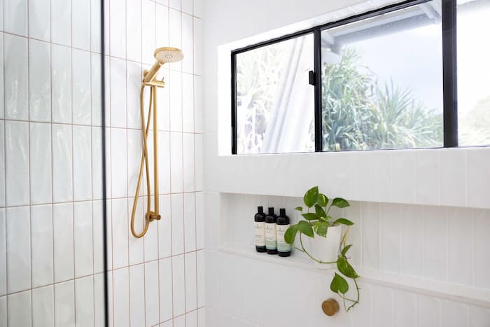 shower-rail-and-head