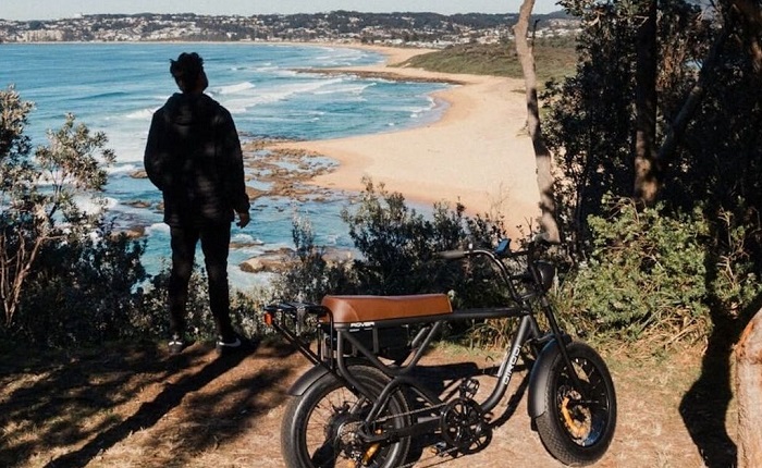 man with a DiroDi e-bike in the nature