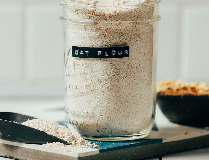 organic oat flour in mason jar 