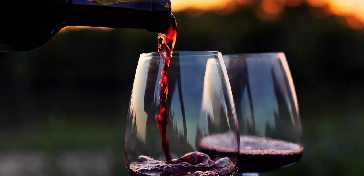 pouring_red_wine_in_glass