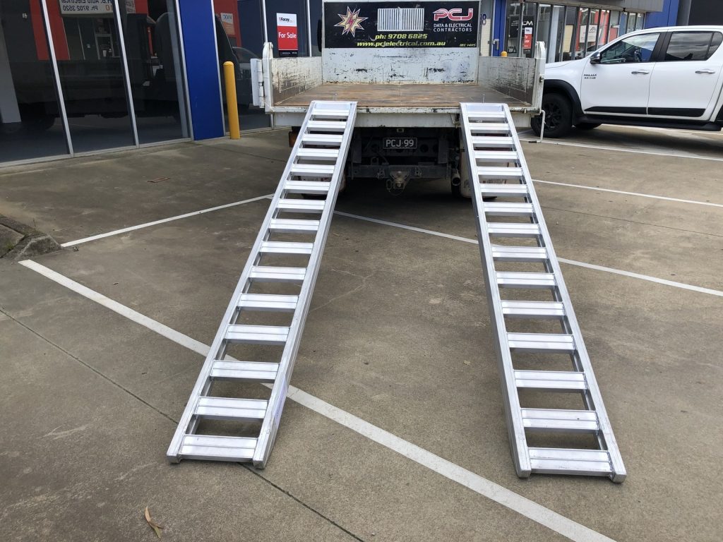 Well-constructed ramps begin with structural-grade aluminium stock. High-quality, tempered aluminium T-beam side rails supported by tig-welded rungs provide the uncompromised strength and stability that heavy-duty ramps need, along with a host of other advantages that include: