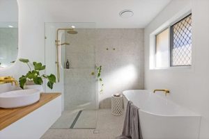 sleek-frameless-shower-screens