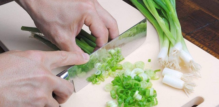knife cutting vegetables