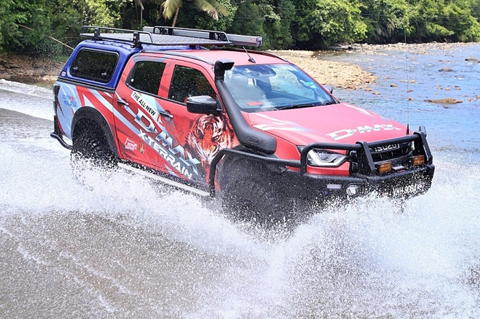 Isuzu DMax in water