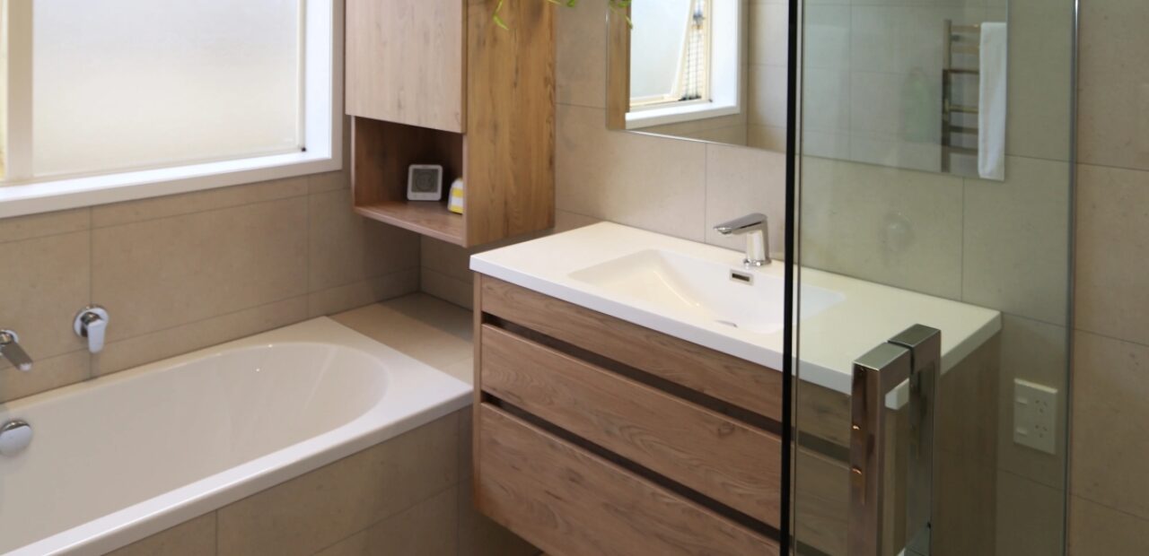 bathroom with 900 mm vanity