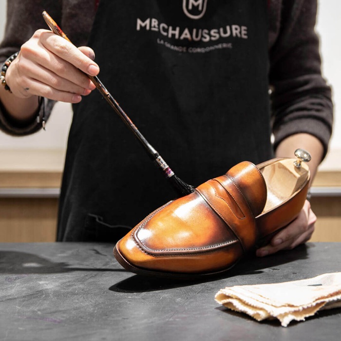 dyeing leather shoes